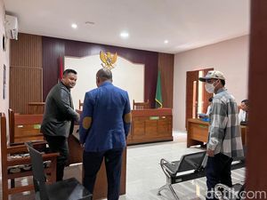 Mediasi Gugatan Anak Biologis, Denada Tolak Ganti Rugi