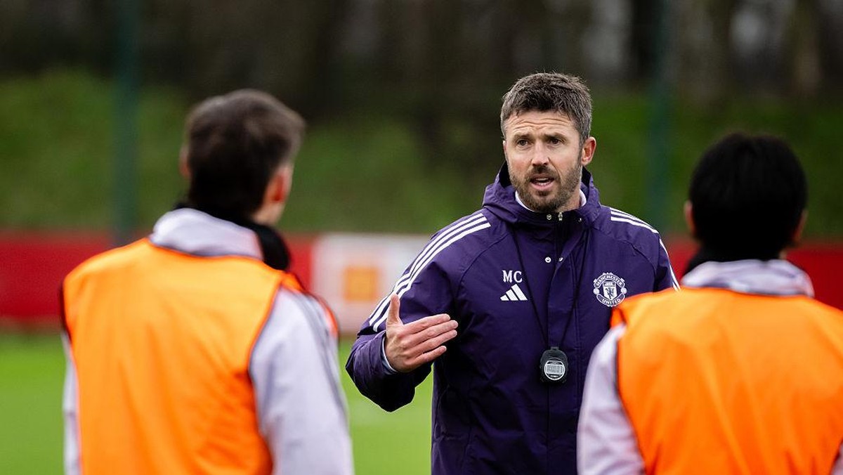 Michael Carrick deja vu saat Manchester United mengalahkan Arsenal 3-2 di Liga Inggris. (Foto: Manchester United via Getty Imag/Ash Donelon)