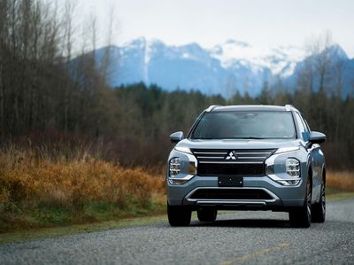 Wujud Mitsubishi Outlander PHEV Terbaru, Makin Ramah Lingkungan
