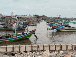 Musim Baratan Tiba, Nelayan Panturan Lamongan Pilih Tak Melaut