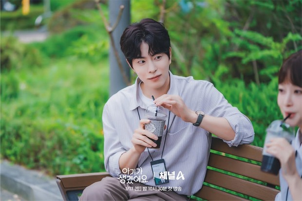 Potret Hong Jong Hyun di Positively Yours/ Foto: instagram.com/channela_insta