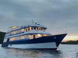 Kapal Pesiar Bawa 28 Wisatawan Karam 4 Jam di Pulau Arborek Raja Ampat