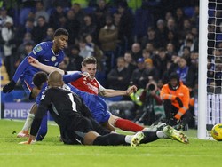 Reaksi Rosenior soal Blunder Fatal Sanchez Usai Chelsea Ditekuk Arsenal