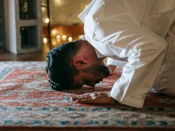 Sholat Sunnah Malam 27 Rajab: Niat, Tata Cara, Hukum dan Waktu Mengerjakannya