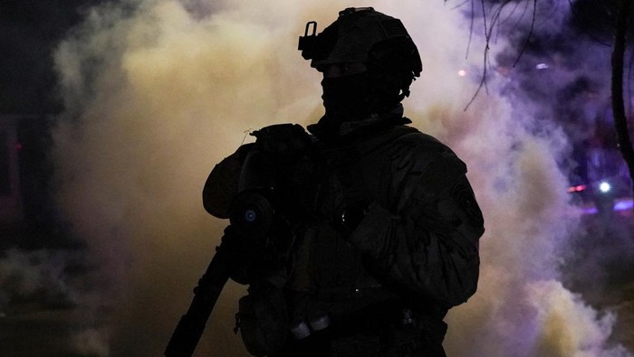 Agen federal memperketat penjagaan di Minneapolis Utara menyusul penembakan fatal oleh agen ICE yang memicu protes warga. REUTERS/Seth Herald