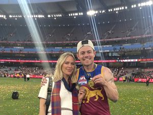 Atlet Football Selingkuh, Kepergok Bercinta di Mobil dengan Teman Istri