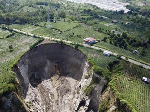 Tanah Amblas Ancam Jalan Lintas Aceh Tengah-Bener Meriah