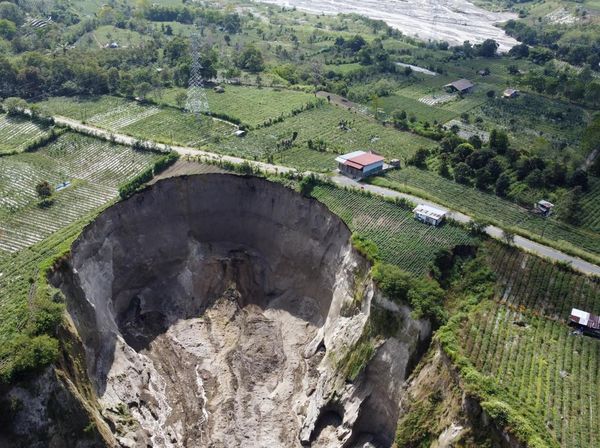 Tanah Amblas Ancam Jalan Lintas Aceh Tengah-Bener Meriah