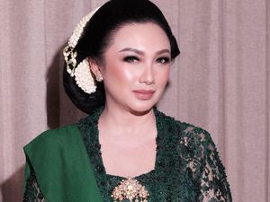 Most Popular: Foto Tata Cahyani Mencuri Atensi Saat Siraman Anak Tommy Soeharto