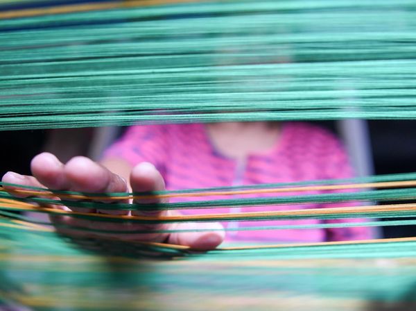 Di Balik Sarung Tenun Samarinda yang Terkenal ke Mana-mana