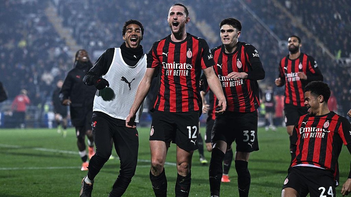 Rabiot (tengah) merayakan golnya bersama para pemain Milan lainnya. Foto: Getty Images/Image Photo Agency