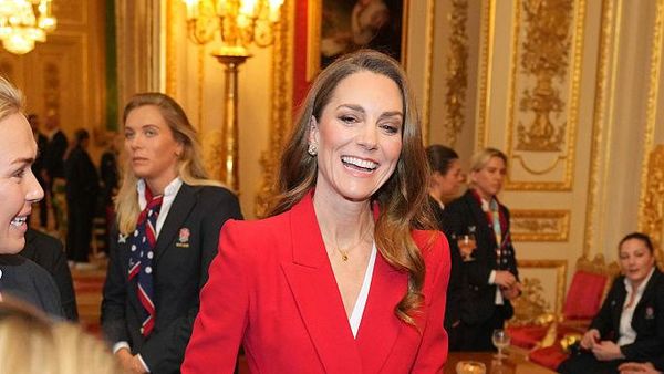 Foto: Gaya Perdana Kate Middleton Tugas di 2026, Setelan Merah Sarat Makna