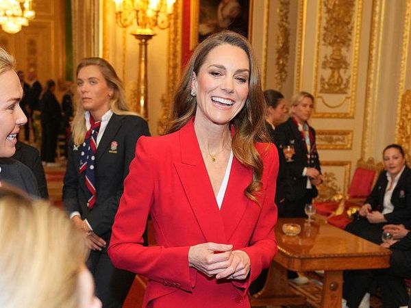 Foto: Gaya Perdana Kate Middleton Tugas di 2026, Setelan Merah Sarat Makna