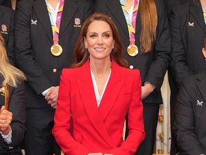 Video: Makna Setelan Merah Kate Middleton Saat Tugas Perdana di 2026