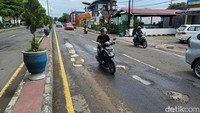 Jerit Warga Lintasi Jalur Neraka di Jalan Poros Pangkep