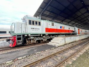 KA Ambarawa Relasi Surabaya-Semarang Telat Berangkat Akibat Banjir