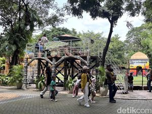 Kebun Binatang Surabaya Ramai saat Libur Panjang