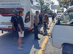 Senggolan Saat Nyalip, Pemotor Nyaris Dilindas Bus di Jalan Denpasar-Gilimanuk