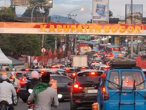 Video One Way Puncak ke Jakarta Berakhir, Lalin Padat Merayap