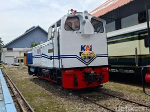 Livery Lawas Lokomotif D301 dan BB306