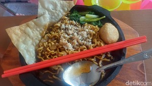 Mencicip Mi Pedas di Piring Panas Indramayu