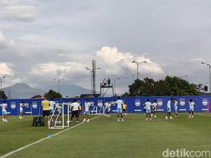Ada yang Hilang hingga Berwajah Dingin di Latihan Persib