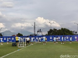 Ada yang Hilang hingga Berwajah Dingin di Latihan Persib