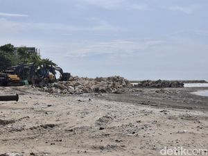 Abrasi Pantai Kuta Kian Parah, Breakwater Sedang Dipasang