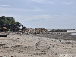 Abrasi Pantai Kuta Kian Parah, Breakwater Sedang Dipasang