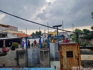 Jurus Pemkot Surabaya Tangani Ratusan Titik Banjir di Surabaya