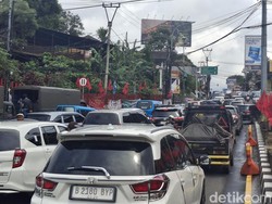 Long Weekend, Jalur Puncak Bogor Macet di Sejumlah Titik