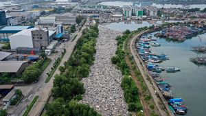 Sampah Menumpuk di Muara Baru, 120 Petugas Dikerahkan