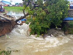 Tanggul Kalimalang Karawang Jebol, Ratusan Rumah dan Sawah Terendam