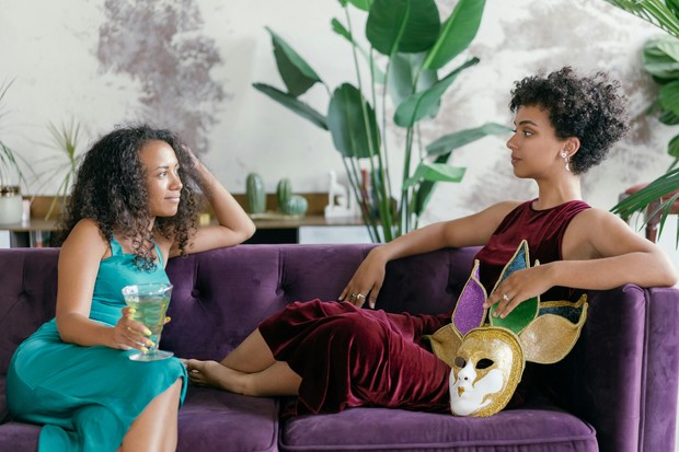 Hindari bahan velvet saat musim hujan