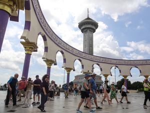 Jateng Dorong Wisata Ramah Muslim, Ini Bedanya dengan Pariwisata Halal