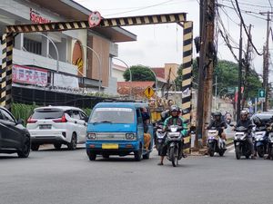 Kelakuan Pengendara Salmon Lawan Arah di Jaksel Bikin Rawan Kecelakaan
