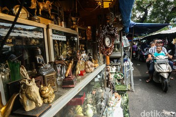 Berita dari Detik Finance: Berburu Harta Karun di Pasar Loak Jatinegara