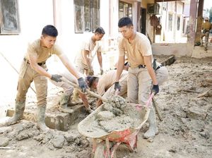 Praja IPDN Bantu Bersihkan Dinkes Aceh Tamiang, Progres Capai 80%