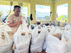 Tak Hanya Layani Satgas, Dapur Umum IPDN Bantu Ekonomi Warga Aceh Tamiang