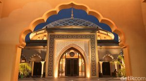 Kilau Arsitektur Islam di Masjid Al-Ikhlas PIK 2