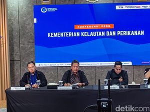 Menteri KKP Serahkan Pencarian Korban Pesawat ATR 42-500 Jatuh ke Basarnas-KNKT