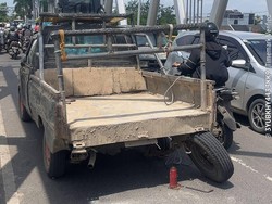 2 Mobil Mogok di Jembatan Barombong Makassar Picu Macet 2 Jam