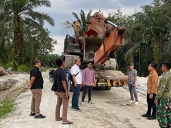 Polisi-TNI Bongkar Tambang Ilegal di Kampar Riau, 2 Pekerja Diamankan