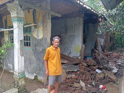 Nestapa Warga Pandeglang Sepekan Kebanjiran, Rumah Ambruk-Konsumsi Air Hujan