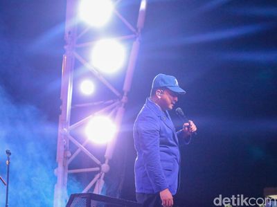 Sal Priadi Ajak Penggemar Larut di The Storytelling Night