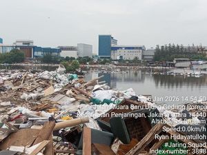 Viral Tumpukan Sampah di Tanggul Muara Baru Jakut, Pemkot Turun Tangan
