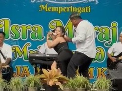 Viral Aksi Biduan Joget Erotis di Acara Isra Miraj, MUI Anggap Penistaan Agama