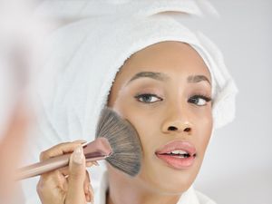 Ini Bedanya Setting Powder dan Loose Powder