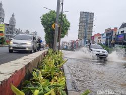 Banjir di Jalan Depan Balai Samudera Jakut, Contraflow Diterapkan