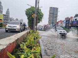 Banjir di Jalan Depan Balai Samudera Jakut, Contraflow Diterapkan